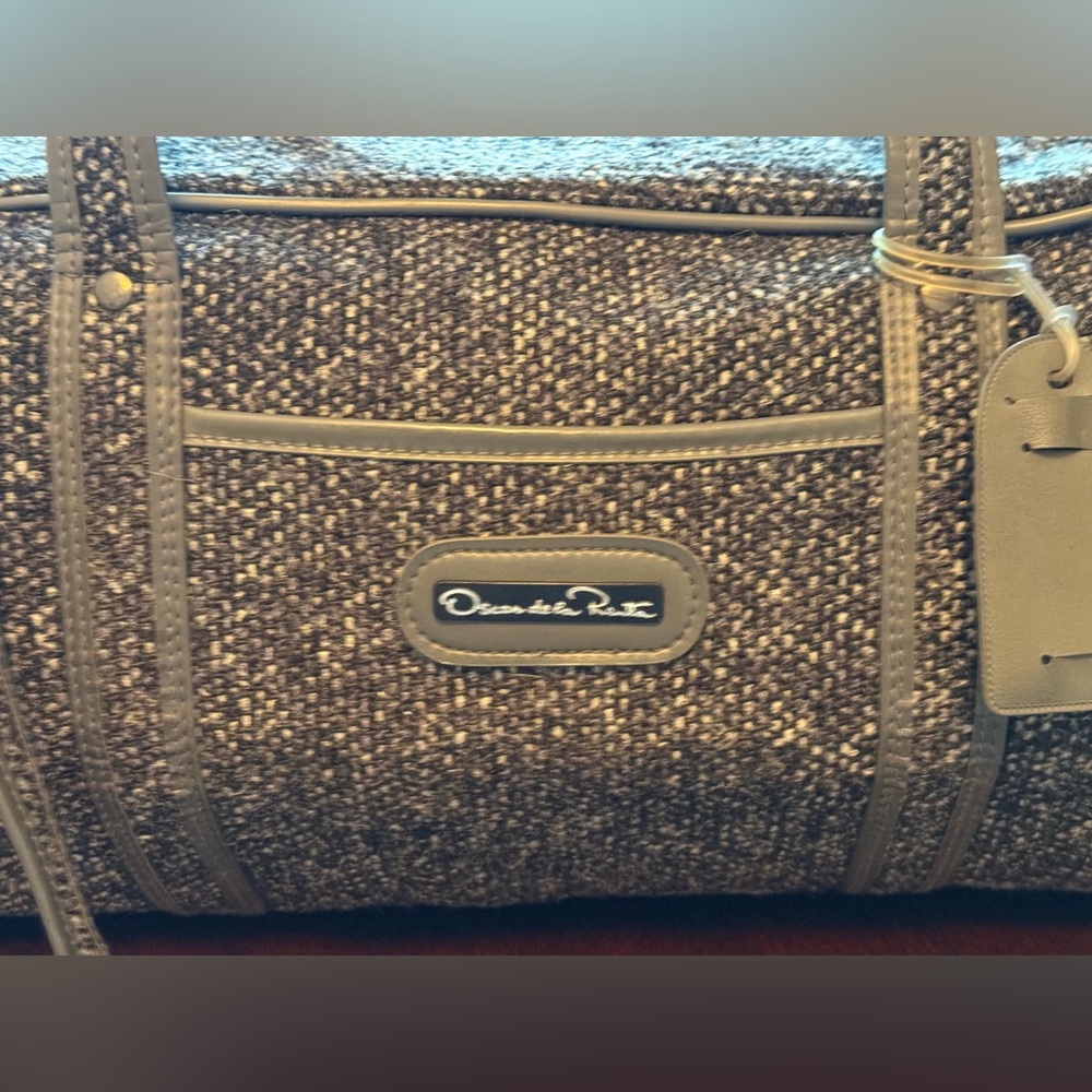 Oscar de la Renta Black & Gray Tweed 20” duffle travel bag. EUC - Picture 16 of 16